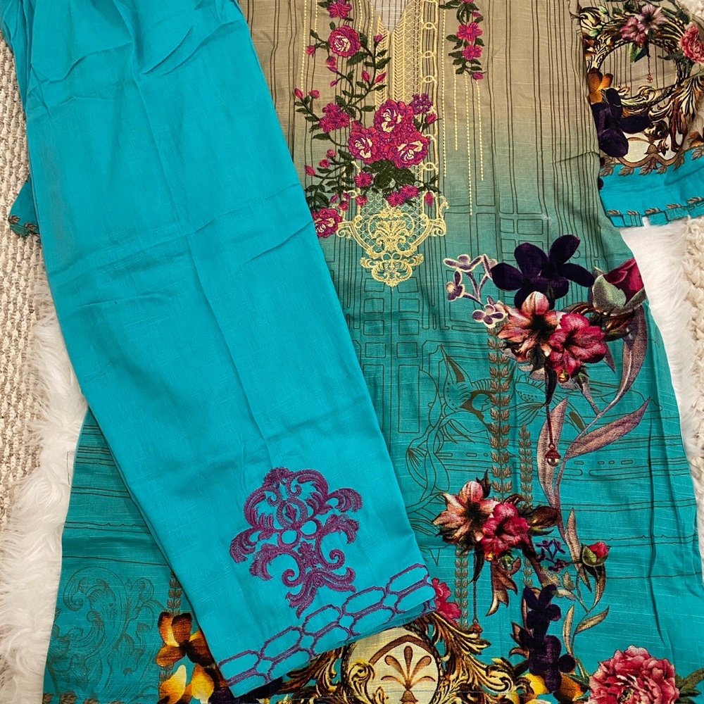 Dress - Picture 5 of 9